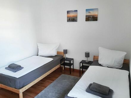 Zwei-Zimmer-Wohnung mit guter Verkehrsanbindung und kostenlosem WiFi | Two room flat with good transport links and free…