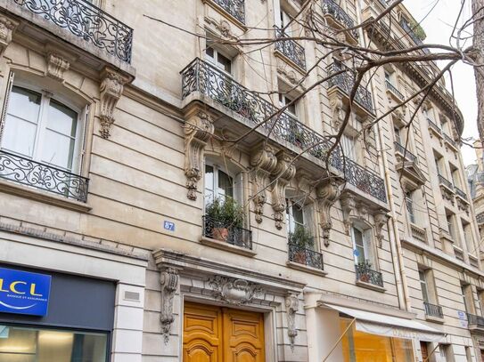 Charming Studio of 11m2 located in the 17th district of Paris. Close to transport.