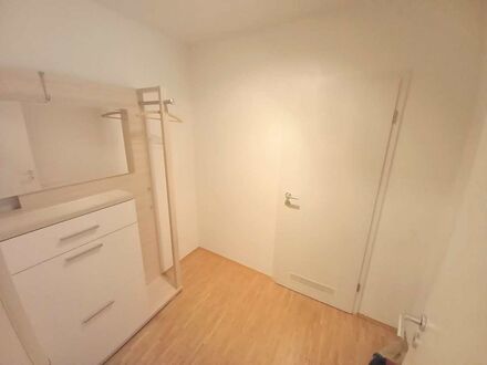 Geräumige & Moderne 4-Zimmer-Wohnung mit Garten und WLAN | Spacious & Modern 4-Room-Flat with Garden and WiFi