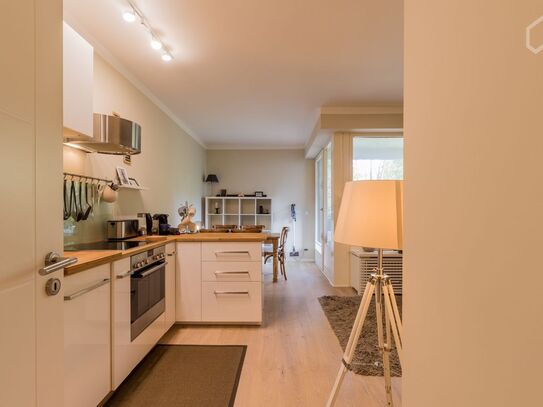 Elegant and cozy appartment in one of Berlin's nicest neighbourhood with view on a park, Berlin - Amsterdam Apartments…