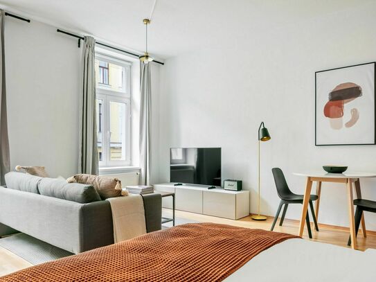 Hübsches Studio mit separater Küche, heller Altbau mit ostseitigem Balkon in ruhiger Lage