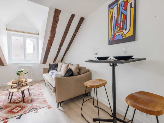 Paris 7th: Charming Parisian Studio with Stunning Eiffel Tower View