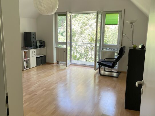 1 Zimmer Wohnung in einem ruhigen Viertel mit Balkon im Süden von München