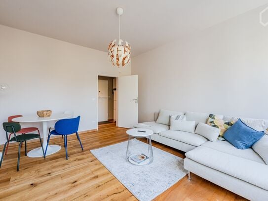 Light flooded, bright 3-room apartment with balcony and fully furnished in Berlin