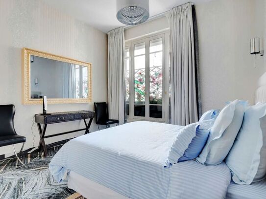 LUXURY apartment near Champs-Élysées