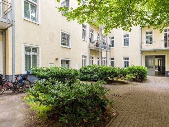 COZY APARTMENT IN PRIME LOCATION CLOSE TO SCHÖNHAUSER ALLEE STATION BERLIN, Berlin - Amsterdam Apartments for Rent