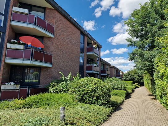 Ganz neu möblierte, helle 2-Zimmer in guter und ruhiger Lage mit Balkon