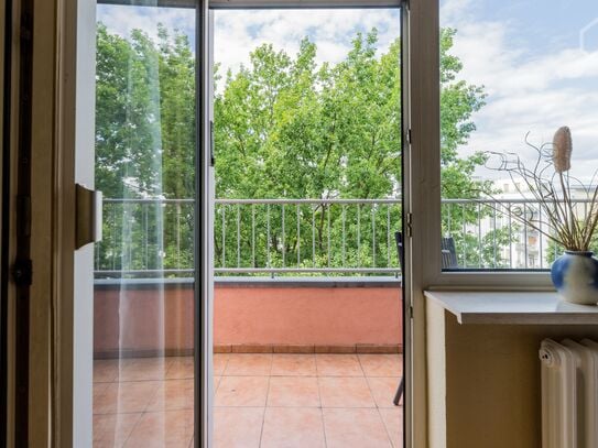 Bright 2-room Apartment with balcony in Wilmersdorf