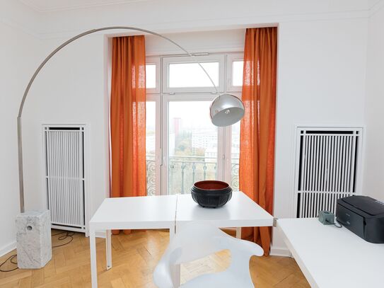 427 | Bright apartment with great views on Strausberger Platz