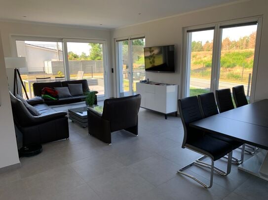 Wonderful apartment with its own garden, directly on the Elbe canal and 380 m to Lake Bernsteinsee