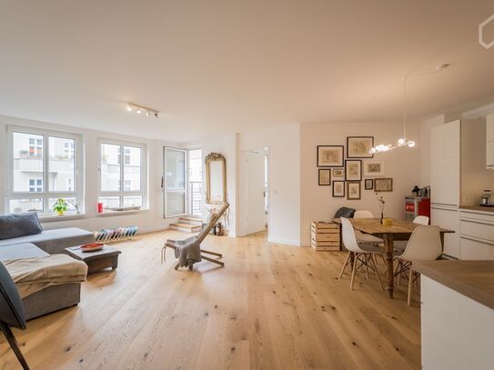 Boxhagener Platz: Designer-Wohnung mit Terrasse direkt im Kietz + Balkon + Parkplatz + Aufzug