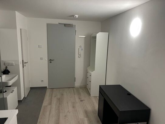 Kleines möbeliertes Studio Apartment mitten in Pankow mit eigener Terasse