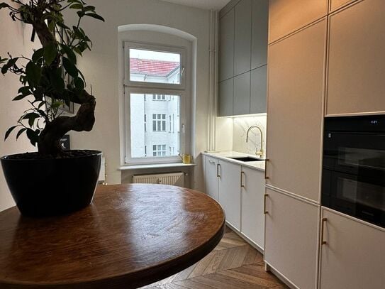 Historical pre-war flat in the heart of Berlin