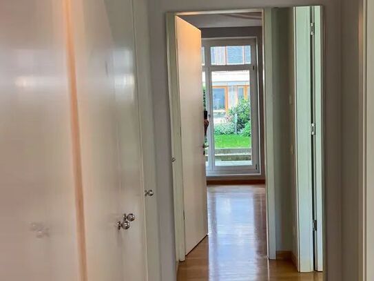 Furnished 2-room high-end apartment in Tiergartendreieck with doorman, available immediately for 6-12 months, Berlin -…