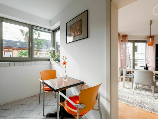 möblierte, geräumige und gepflegte 2-Zimmer-Wohnung mit Balkon und EBK in Eimsbüttel, Hamburg
