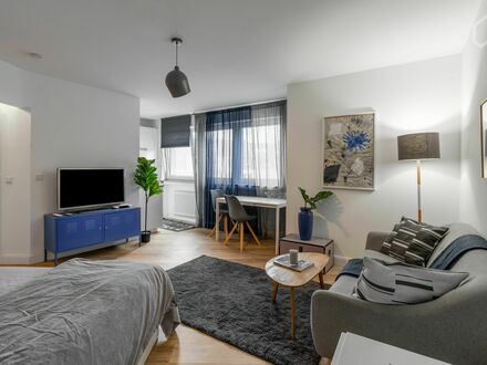 Zentral in Bilk mit top Verkehrsanbindung*** stilvoll möbliert *** neue 1-Zimmer-Wohnung mit Küche *** mit Reinigung