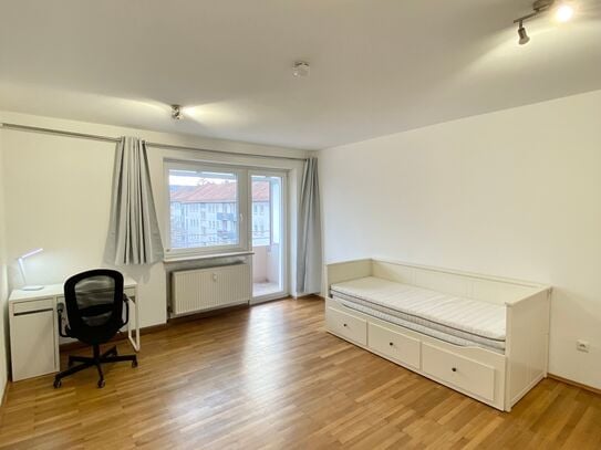 Amazing, neat suite in München with a private balcony