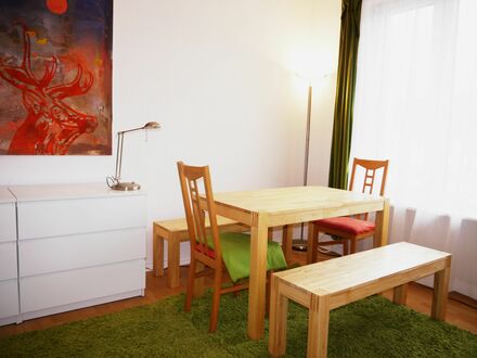 Schickes und charmantes Studio in nettem Viertel | New & great flat with nice city view