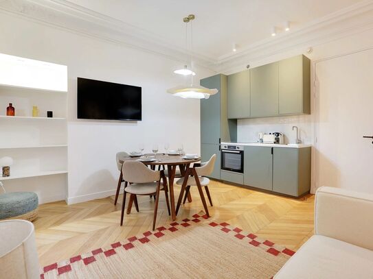 Elegance and Comfort in Neuilly-sur-Seine: Charming Renovated Apartment