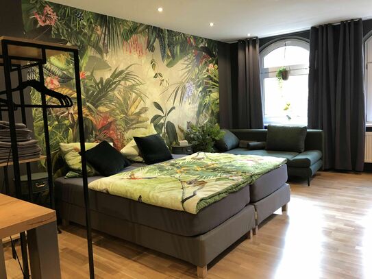 Urban Jungle - exklusive 1-Zimmer-Loft-Wohnung in der Altstadt, vollmöbliert
