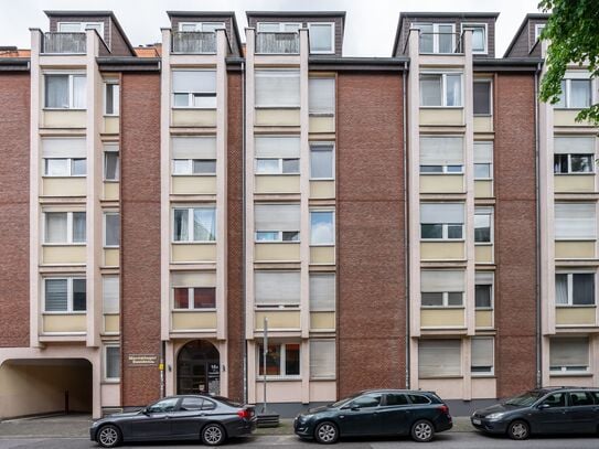 Freshly refurbished flat right next to the RWTH. Quiet and yet central!