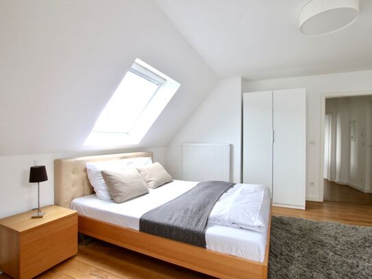 Cosy attic apartment with balcony in super location, Koln - Amsterdam Apartments for Rent