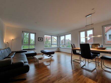 104 qm, schick möbliert, Bestlage LB-Mitte, lichtdurchflutet, 4 Zimmer, TG-Stellplatz | 104 sqm, elegantly furnished, p…