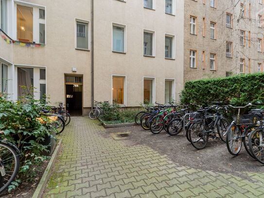 Bright, High Ceiling Studio in Neukölln