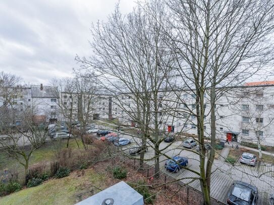 Urban living experience: modern 2-room flat with balcony in a quiet Reinickendorf location, Berlin - Amsterdam Apartmen…