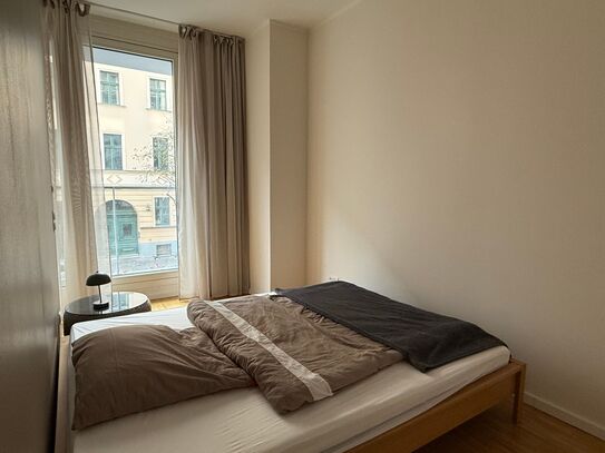 Perfekte Lage: Exklusive 2-Zimmer-Wohnung mit gehobener Ausstattung mit Balkon und EBK in Berlin Mitte