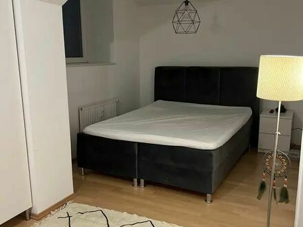 Möblierte 2-Zimmer-Maisonette-Wohnung mit Terasse in Düsseldorf