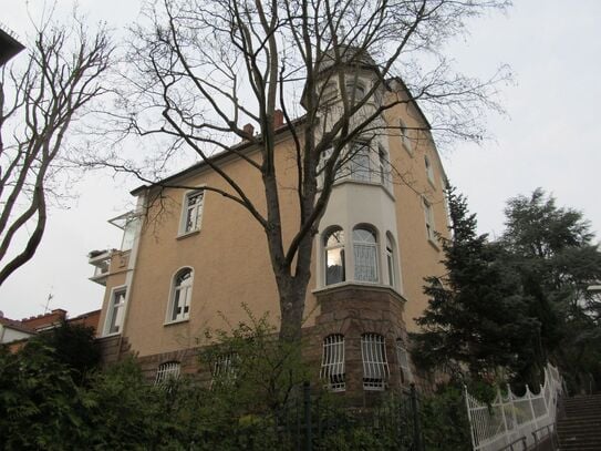 Neuwertige möblierte 2-Zimmer Terrassen-Wohnung mit eigenem Eingang in Jugendstil Villa