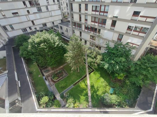 Quiet furnished apartment rental overlooking the garden