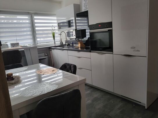 Top apartment approx. 72sqm for temporary rent, parking at the house, all inclusive