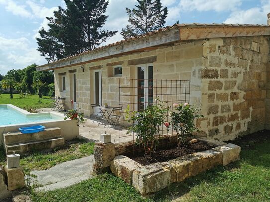 Pretty house with garden and swimming pool