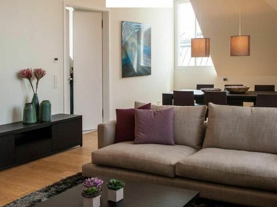 Schickes Penthouse in Düsseldorfer Innenstadt mit zwei Schlafzimmer und luxuriöser Ausstattung