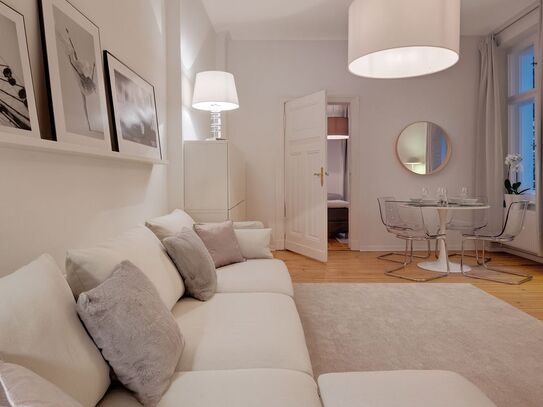 New, amazing bright, quiet and beautiful 2-room apartment at Tiergarten! 1000mb Wlan!, Berlin - Amsterdam Apartments fo…