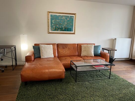 Large stylish apartment with sunny balcony near Tempelhofer Feld