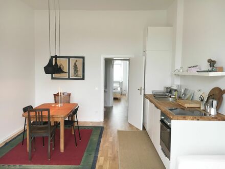 Wunderschönes Appartment, freier Blick über Berlin, neu renoviert, 2 Zimmer, Einbauküche, bestes Kreuzberg, Berlin