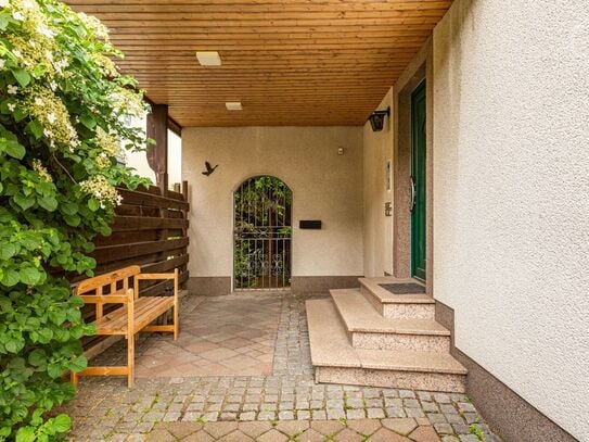 Bright and friently 2 room apartment in the attic, calm located with good infrastructure, Koln - Amsterdam Apartments f…