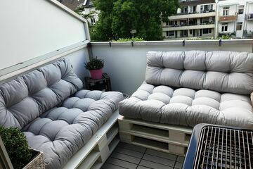 Schöne, helle 2 Zimmer Dachgeschosswohnung in Düsseldorf