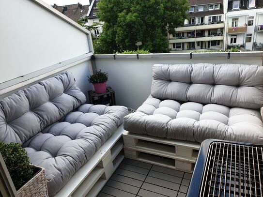 Schöne, helle 2 Zimmer Dachgeschosswohnung in Düsseldorf