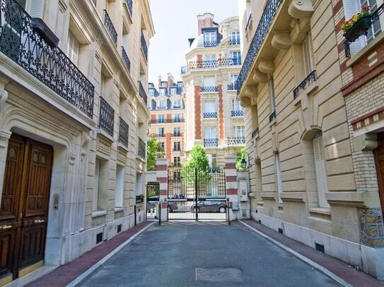 Lovely furnished apartment in the center of Neuilly sur seine