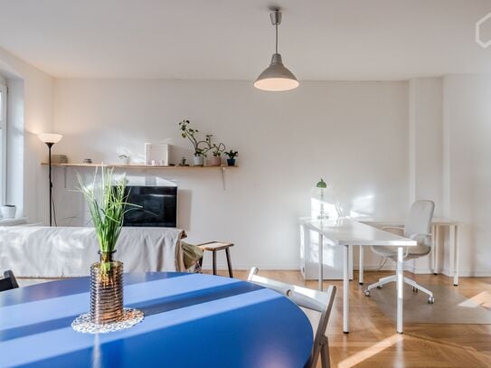 Charming 2-Room Apartment in Neukölln with Balcony and Community Area