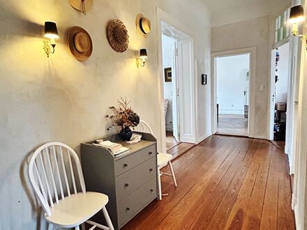 Große, atmosphärische Altbau Wohnung im Herzen Berlins mit Balkon | Beautiful, large flat with balcony (Wilmersdorf)