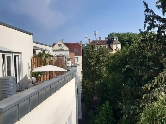 Schöne möblierte 2,5-Zi.-Penthouse-Wohnung mit großer Dachterrasse!