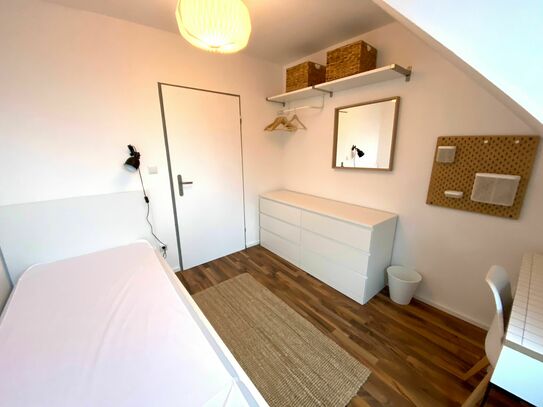 Modernes Zimmer in 160qm WG in Inning am Ammersee, nahe am See, 30 min nach München