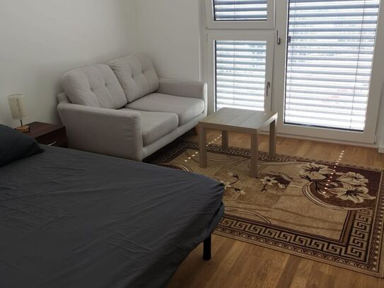 Very New Beautiful & neat Studio Apartment suite located in 3mins walk to the Train/Tram/Bus Station, Berlin - Amsterda…