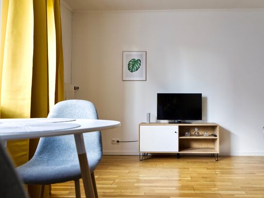 Modern, beautiful & bright one Room apartment with balcony 🌅 in Berlin Charlottenburg Westend