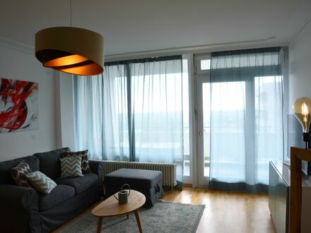 Moderne und helle Wohnung mit ausgezeichnetem Blick auf die Stadt | Modern and bright flat with stunning skyline view